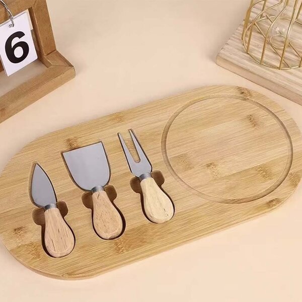 Platou din bambus pentru prezentare si servire branzeturi Pufo Cheese cu 3 accesorii incluse, 36 cm