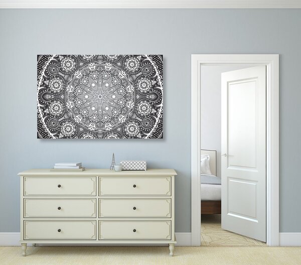 Tablou Mandala ornamentală cu dantelă în design alb-negru