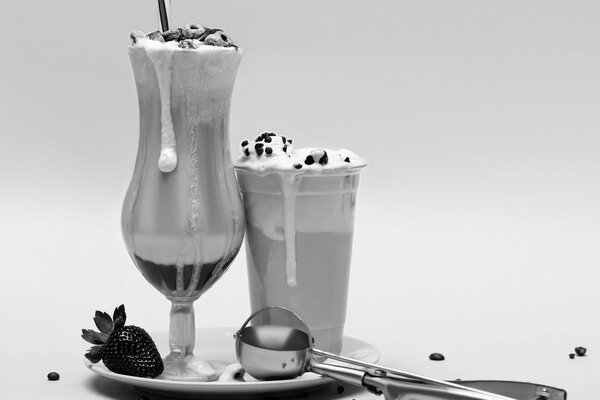 Tablou cocktail de lapte în design alb-negru