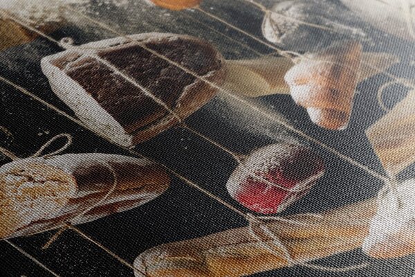 Tablou produse de patiserie agățate pe frânghie