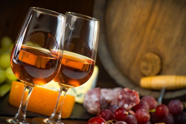 Tablou două pahare de vin roz