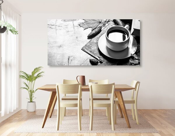 Tablou o cană de cafea cu atingere de toamnă în design alb-negru