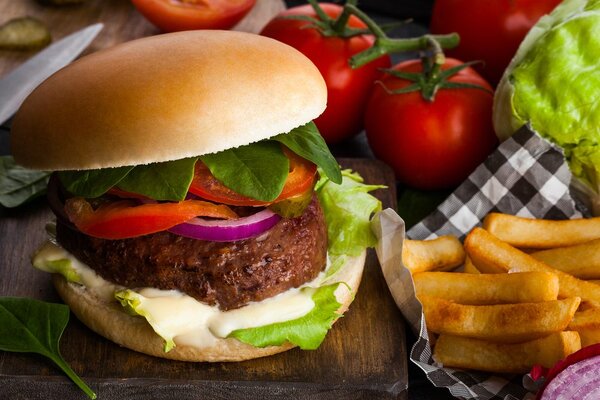 Tablou hamburger cu cartofi pai