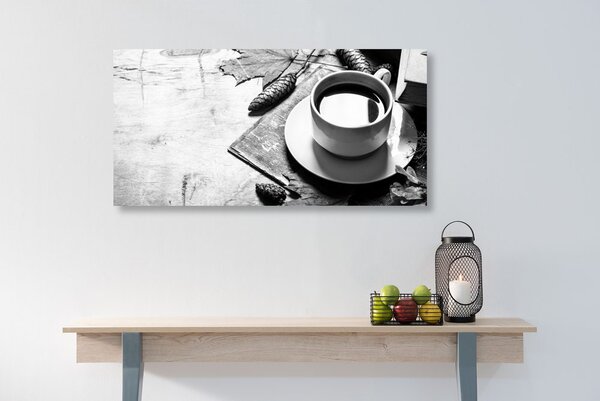 Tablou o cană de cafea cu atingere de toamnă în design alb-negru