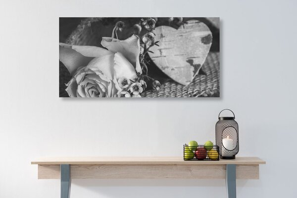 Tablou trandafir și inimioară în iută în design vintage alb-negru