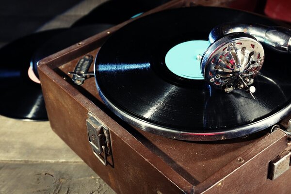 Tablou gramofon cu o placă de vinil