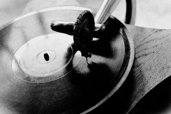 Tablou gramofon antic în design alb-negru