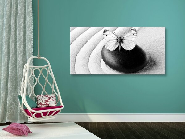 Tablou Zen piatră cu fluture în design alb-negru