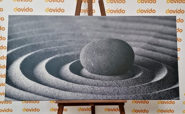 Tablou piatră meditând în design alb-negru