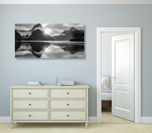 Tablou Milford Sound la răsărit de soare în design alb-negru