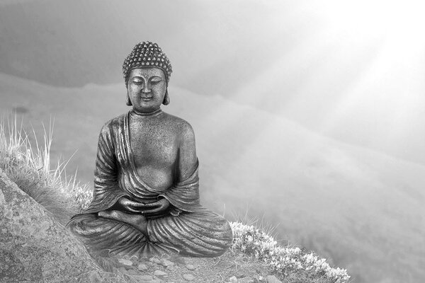 Tapet Buddha într-o poziție de meditație în alb-negru
