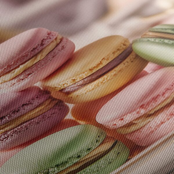 Tablou macarons pastel pe farfurie