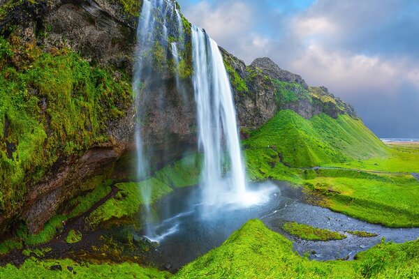 Fototapet cascadă maiestuoasă în Islanda