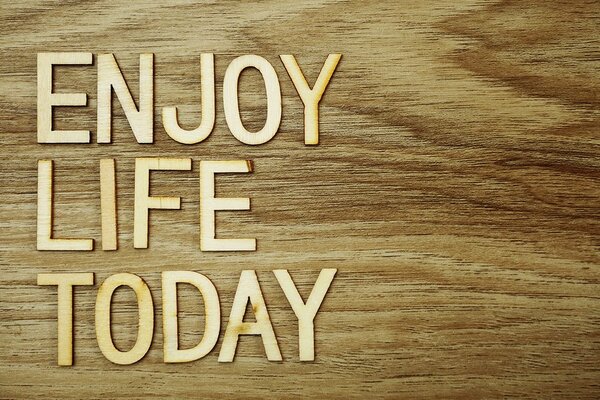 Tapet cu citat - Enjoy life today