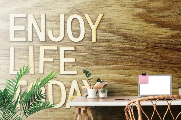 Tapet cu citat - Enjoy life today