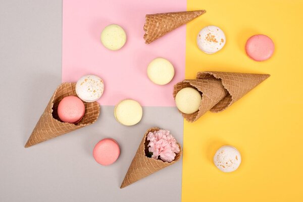Fototapet macaroons într-un con