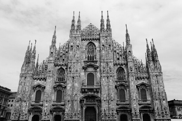 Fototapet catedrala din Milano în alb-negru