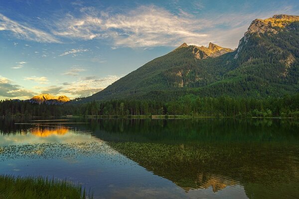 Fototapet lacul lângă munți