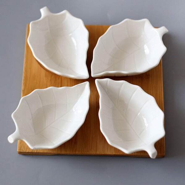 Set 4 boluri din portelan Pufo pentru aperitive, desert, sosiera, cu lingurite, albe