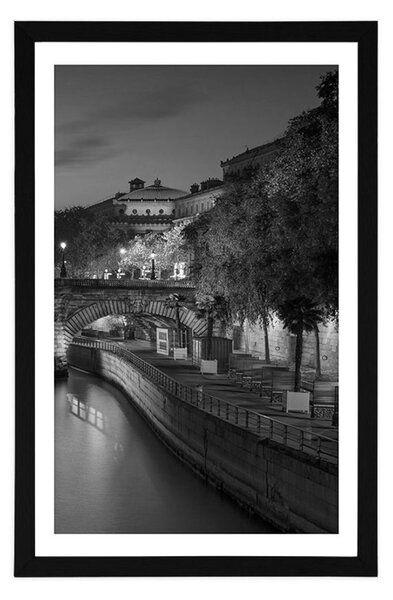 Poster cu passepartout malul Parisului în design alb-negru