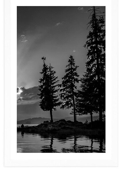 Poster cu passepartout lac de munte în design alb-negru