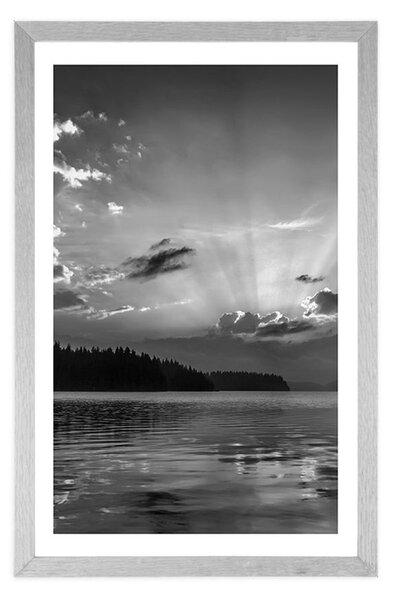 Poster cu passepartout reflecția lacului de munte în design alb-negru