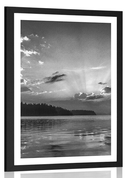 Poster cu passepartout reflecția lacului de munte în design alb-negru