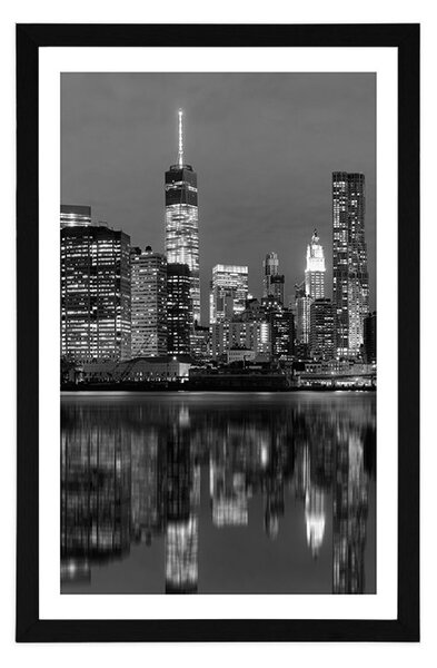 Poster cu passepartout reflecția Manhattanului în apă în design alb-negru