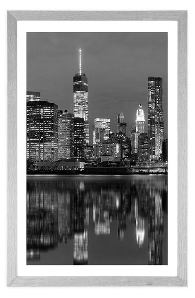 Poster cu passepartout reflecția Manhattanului în apă în design alb-negru
