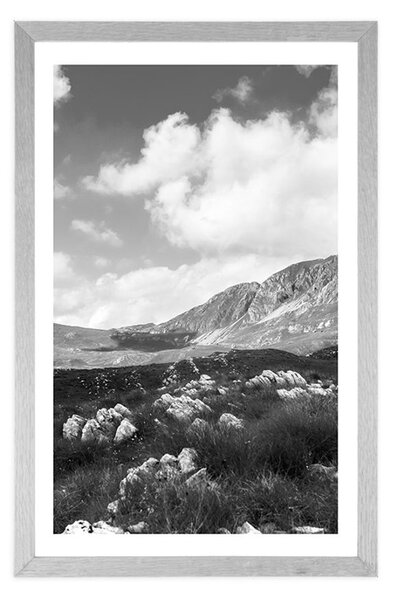 Poster cu passepartout vale în Muntenegru în design alb-negru