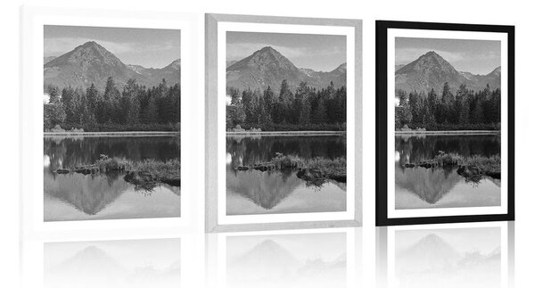 Poster cu passepartout panorama munților frumoasă lângă lac în design alb-negru