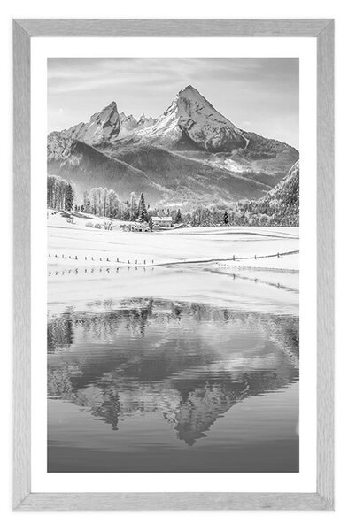 Poster cu passepartout peisaj înzăpezit în Alpi în design alb-negru