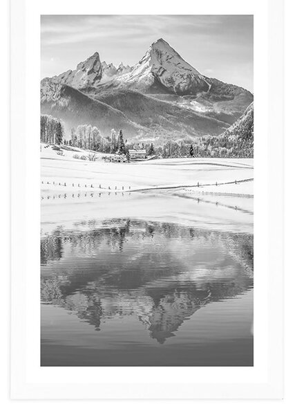 Poster cu passepartout peisaj înzăpezit în Alpi în design alb-negru