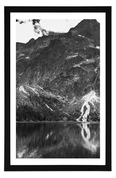 Poster cu passepartout ochiul mării în Tatra în design alb-negru
