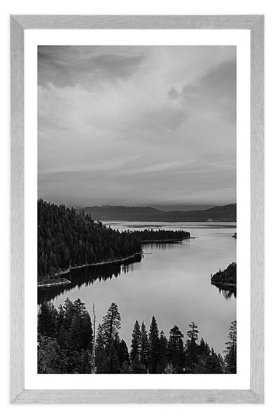 Poster cu passepartout lacul la apus de soare în design alb-negru