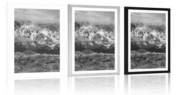 Poster cu passepartout peisaj montan unic în design alb-negru