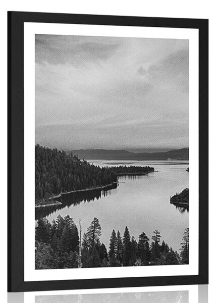 Poster cu passepartout lacul la apus de soare în design alb-negru
