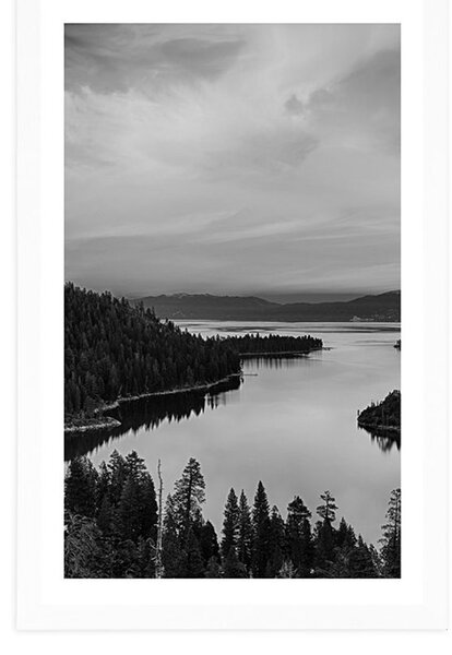 Poster cu passepartout lacul la apus de soare în design alb-negru