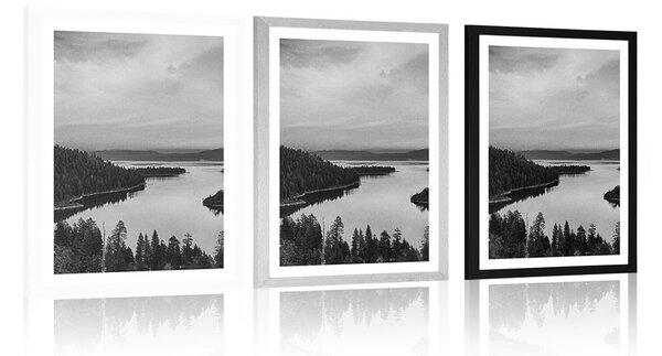 Poster cu passepartout lacul la apus de soare în design alb-negru