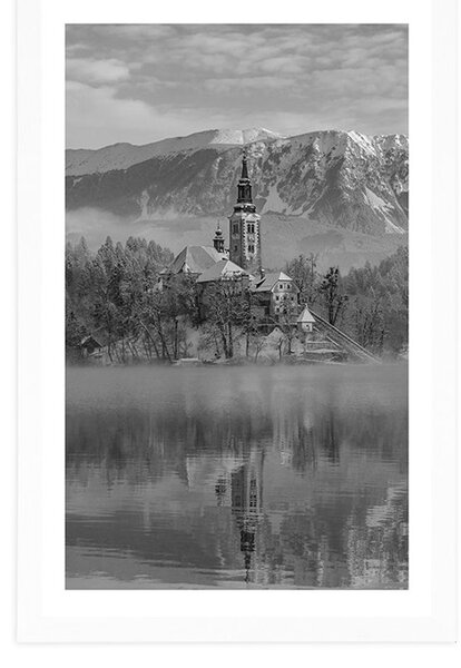 Poster cu passepartout biserică lângă lacul Bled din Slovenia în design alb-negru