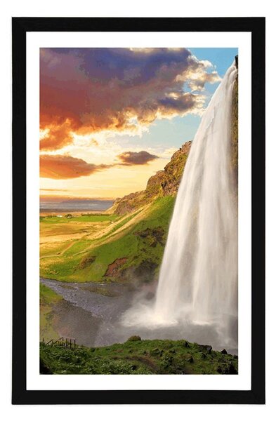Poster cu passepartout cascadă maiestuoasă în Islanda