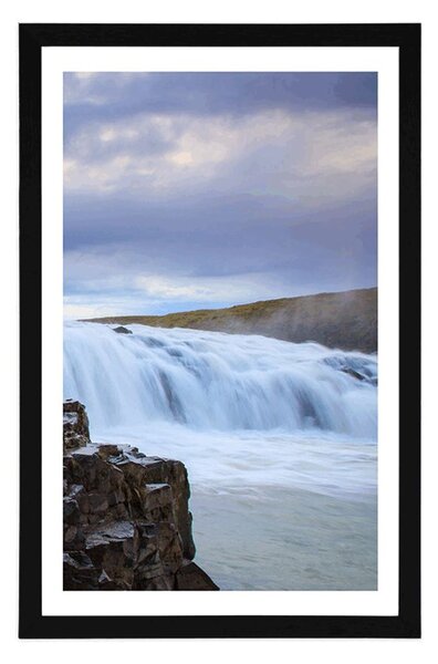 Poster pe passepartout cascade islandeze pe munte