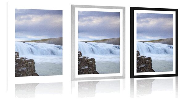 Poster pe passepartout cascade islandeze pe munte