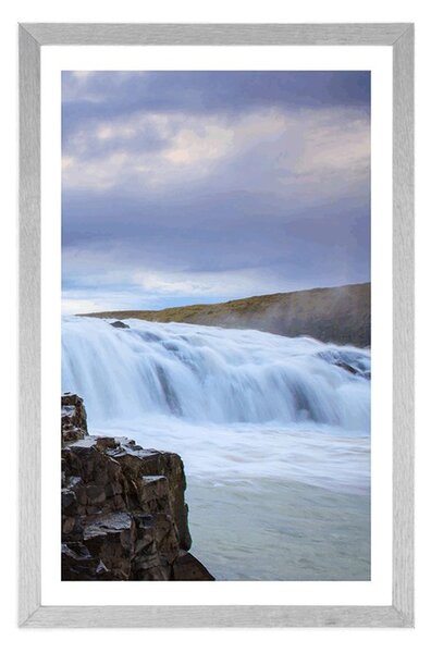 Poster pe passepartout cascade islandeze pe munte