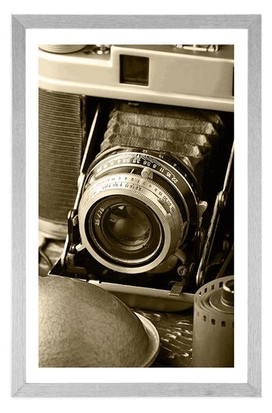 Poster cu passepartout cameră foto veche în design sepia