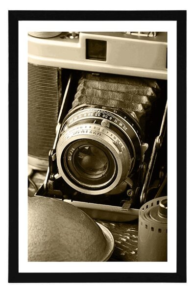 Poster cu passepartout cameră foto veche în design sepia