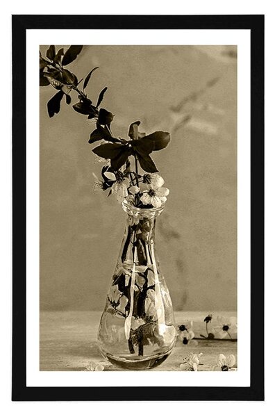 Poster cu passepartout crenguță de cireș într-o vază în design sepia