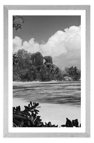 Poster cu passepartout plajă frumoasă pe insula La Digue în design alb-negru
