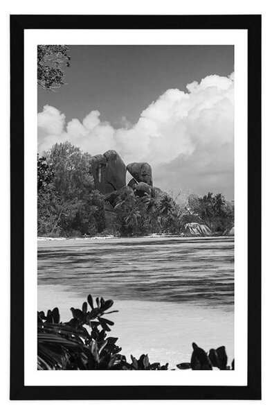 Poster cu passepartout plajă frumoasă pe insula La Digue în design alb-negru