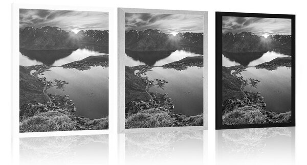 Poster panoramă montană fermecătoare cu apus de soare în design alb-negru